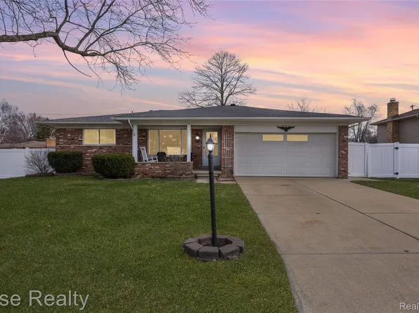 5407 Fairview Dr, Grand Blanc, MI 48439