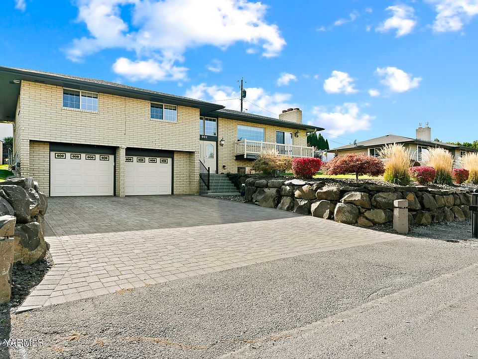 1st image of 902 Riverview Ave