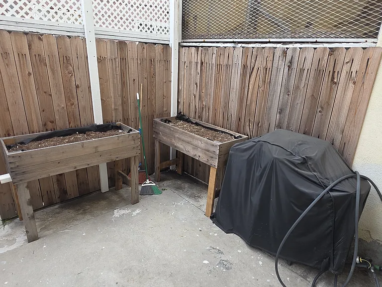 1260 E 4th St #6 — Photo 16