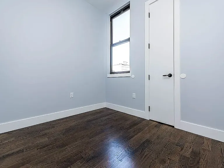 415 Suydam St #4R — Photo 9