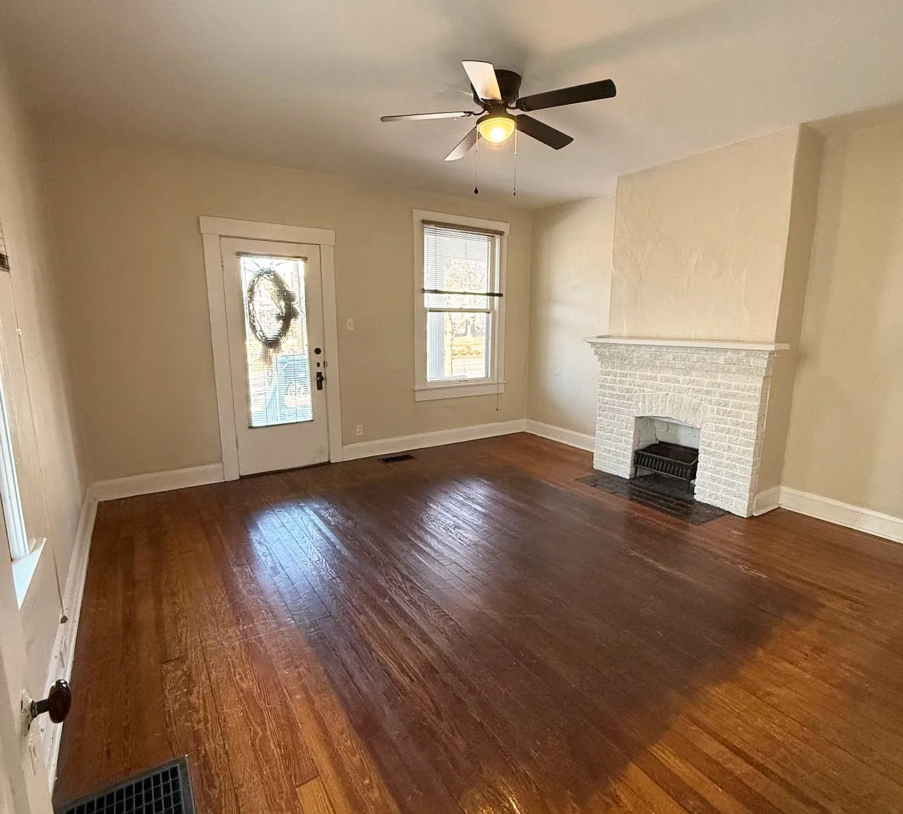 1114 Main St — Photo 2