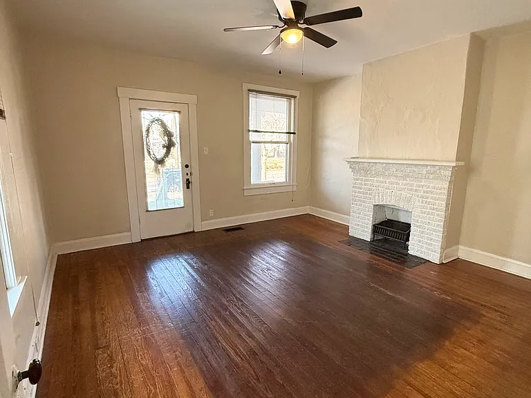 1114 Main St — Photo 2