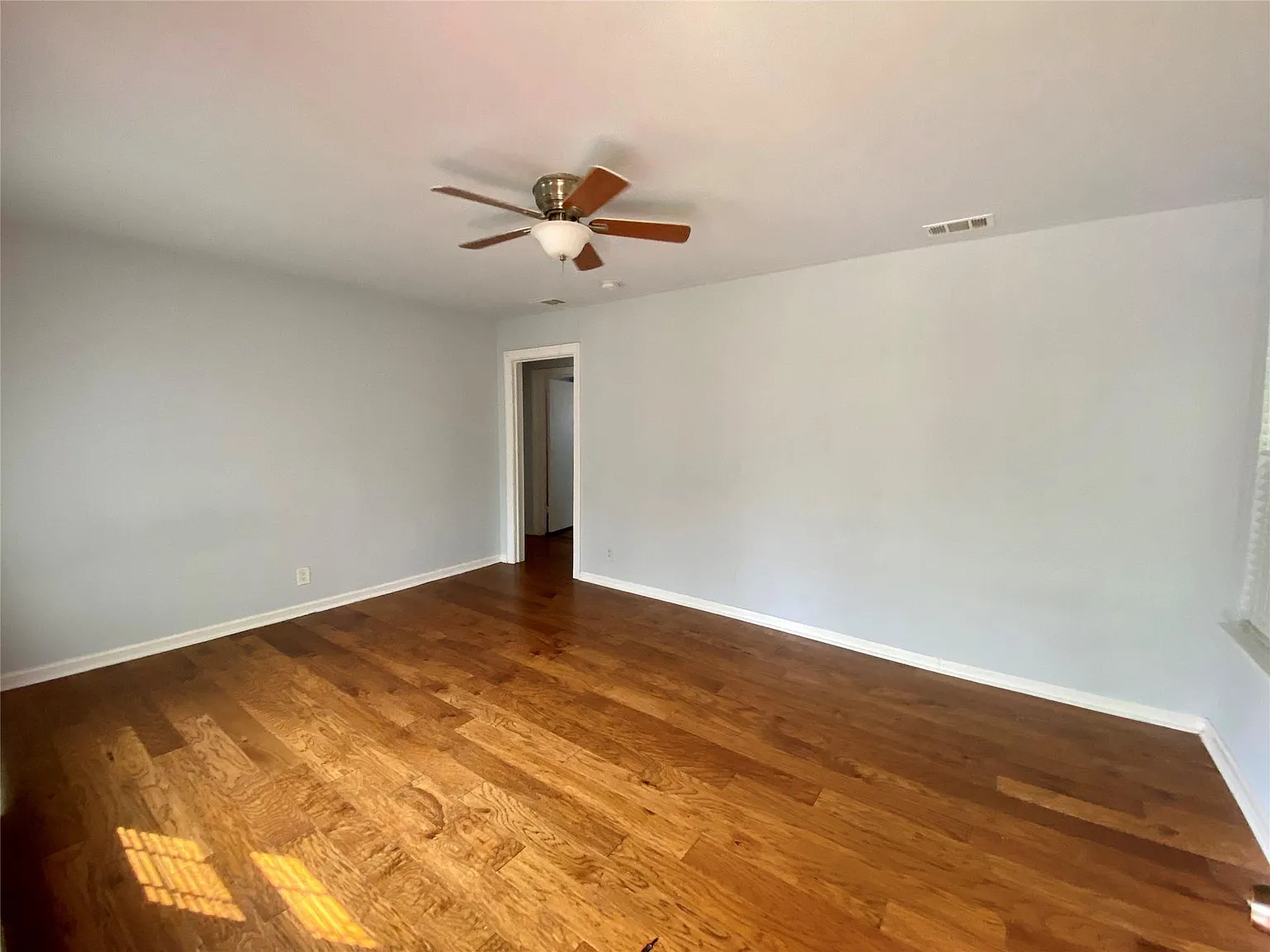 2 bed, 1.0 bath, 768 sqft, $1,950 — Photo 3