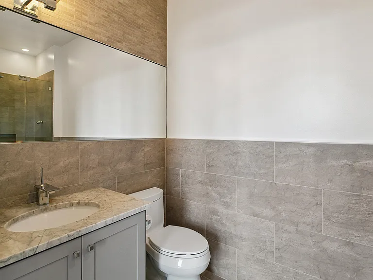 231 1st St #4G — Photo 20