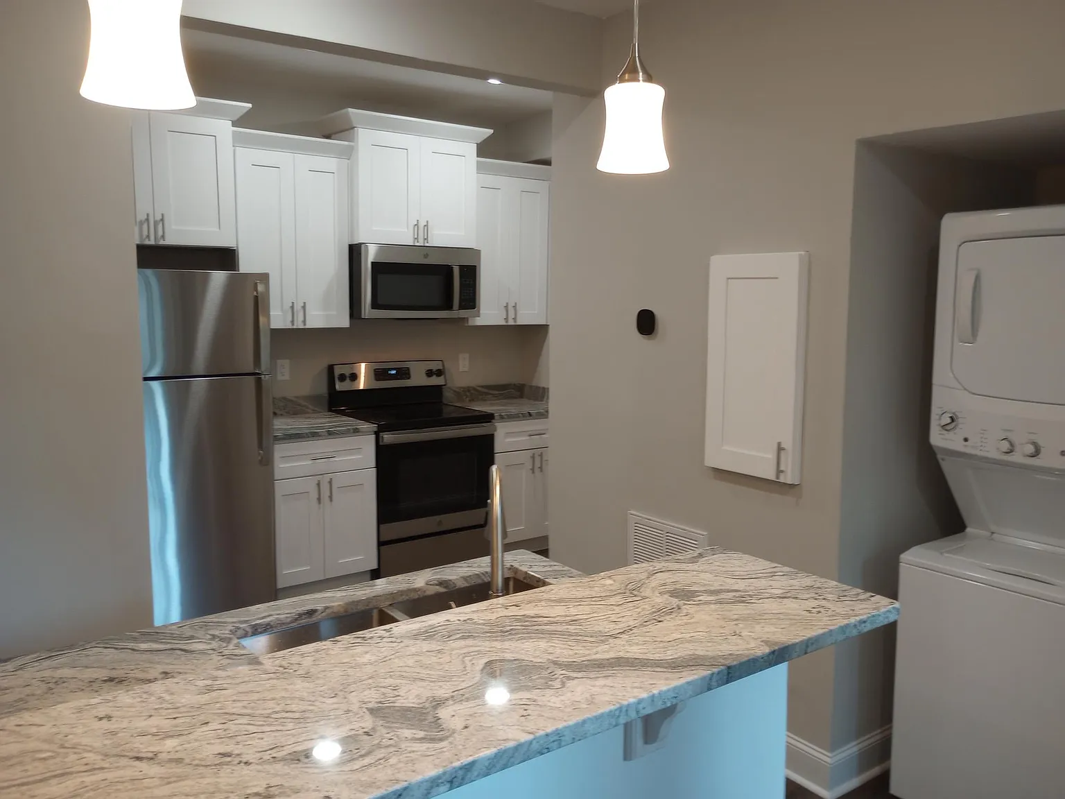 1 bed, 850 sqft, $1,200 — Photo 4