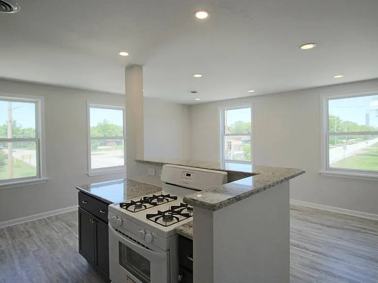 4023 E Elm Rd — Photo 4