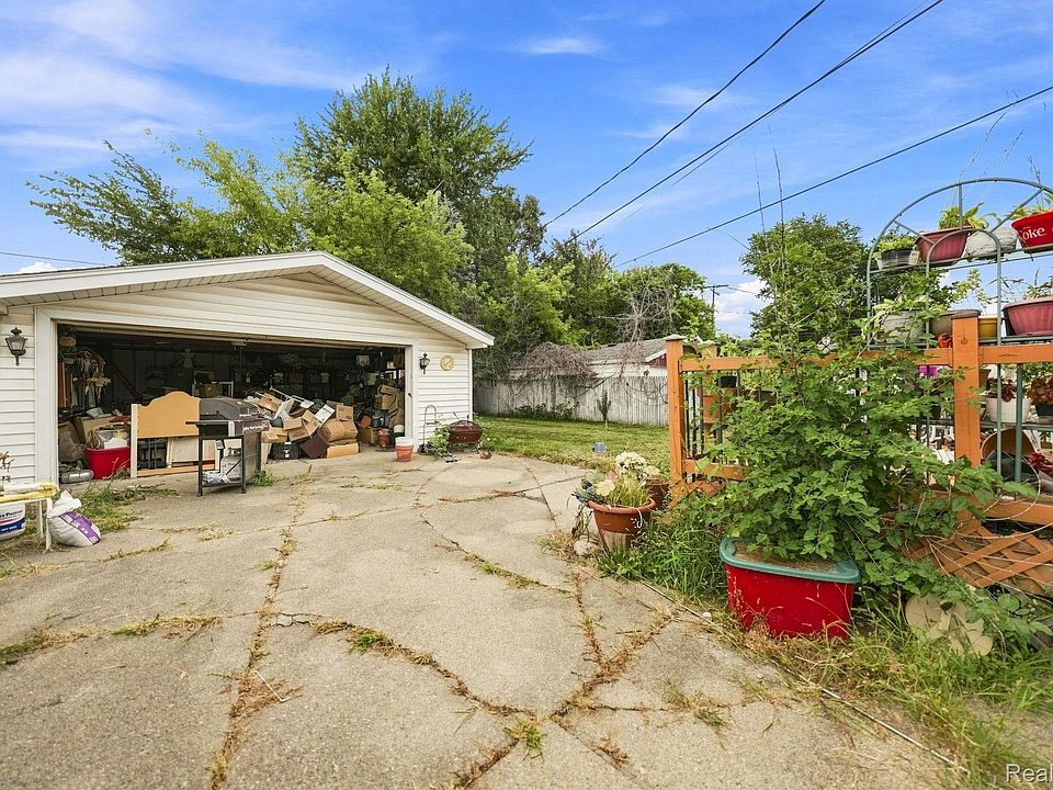 25675 Barbara St, photo 19