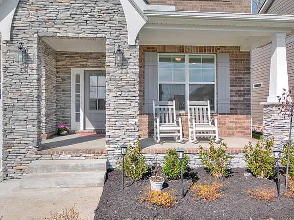 4th image of 1414 Cotillion Dr