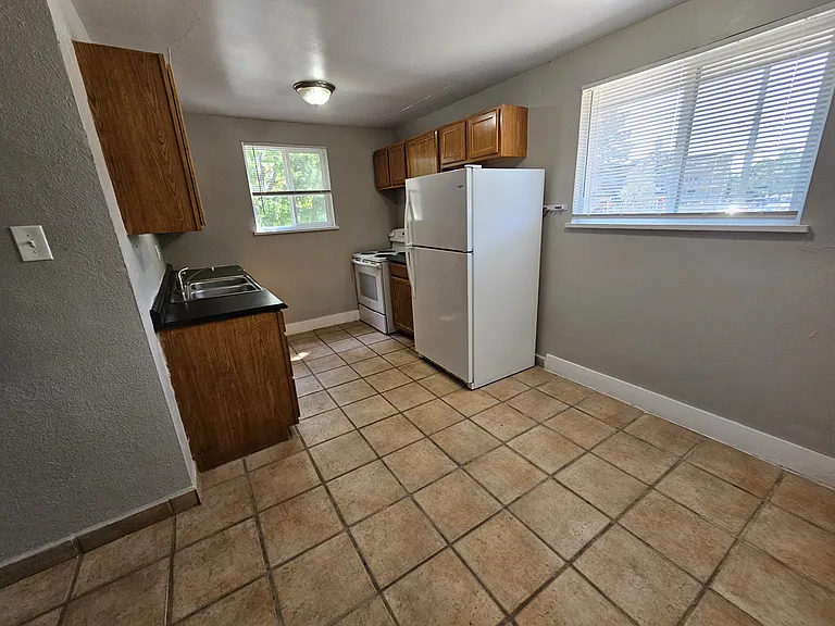 8753 E 14th Ave — Photo 3