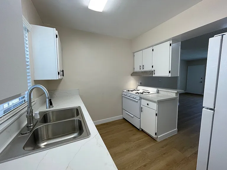 1141 Molino Ave — Photo 8