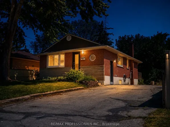1327 Royal Dr, Burlington, ON L7P 2G7
