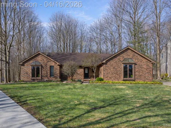 6482 Denton Ct, Troy, MI 48098