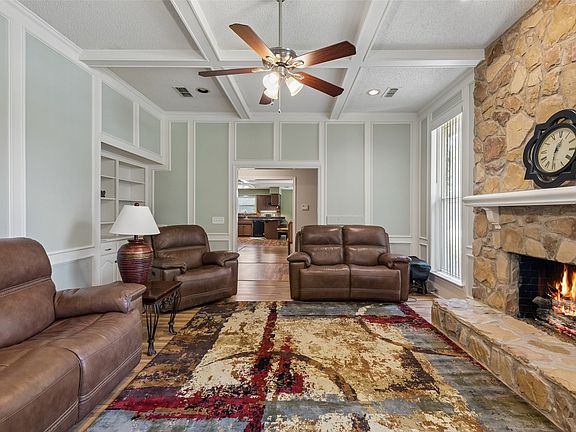 4th image of 2100 Donna Dr