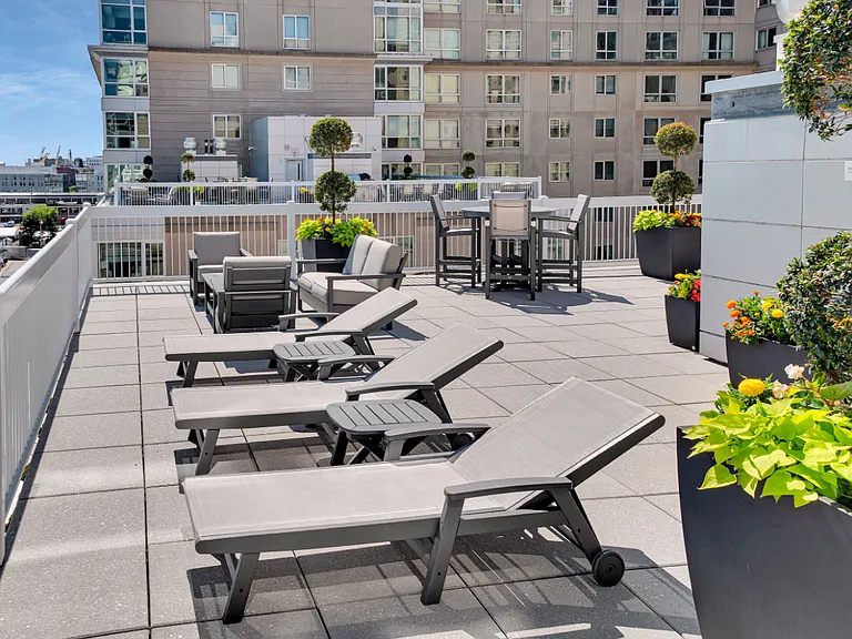 Park Lane Seaport — Photo 37