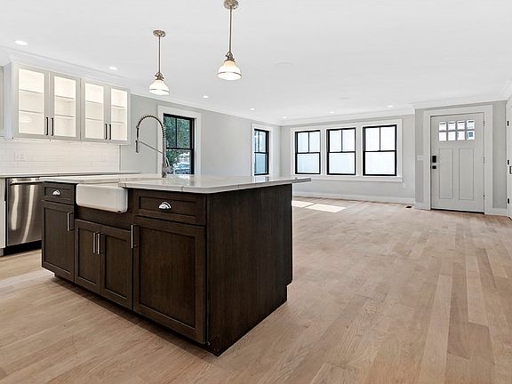2nd image of 4 Crossman St #4