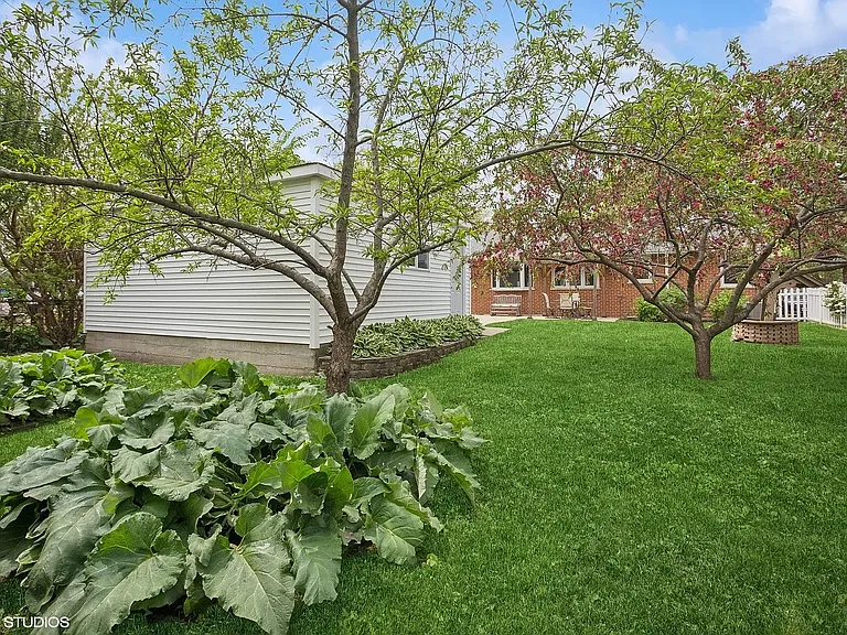 43 N Mount Prospect Rd — Photo 20