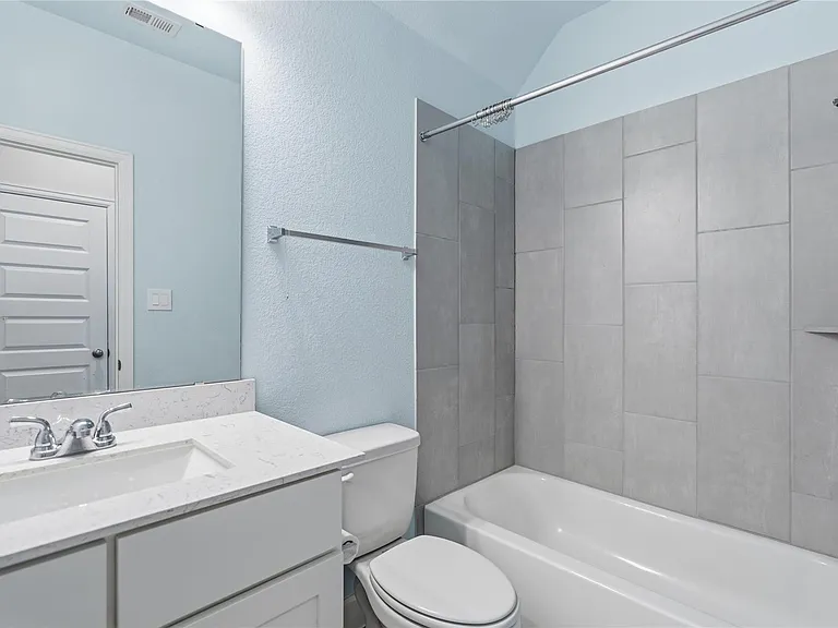 29427 Mesquite Oaks Dr — Photo 8