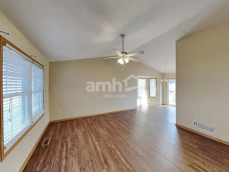 1032 Hidden Cove Way — Photo 6