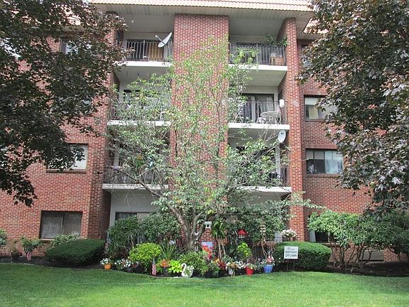 3rd image of 8 Nahant Pl Unit 302