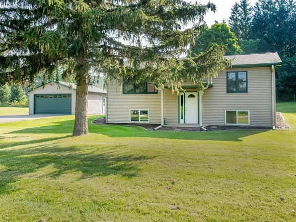 N6530 720th St, Beldenville, WI 54003