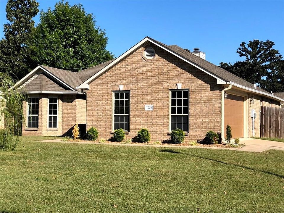 1st image of 1720 Red Oak Cir