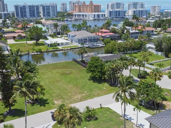 476 Pine AVE, NAPLES, FL 34108