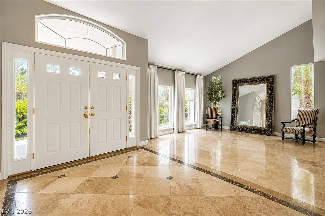 4 bed, 3.0 bath, 5120 sqft, $6,000 — Photo 2