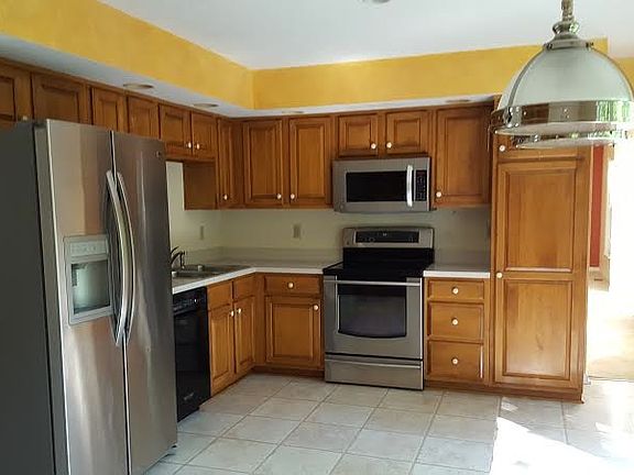 Kitchen appliances included!!!