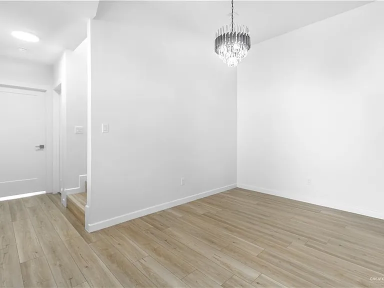 2707 W Kerria Ave — Photo 3