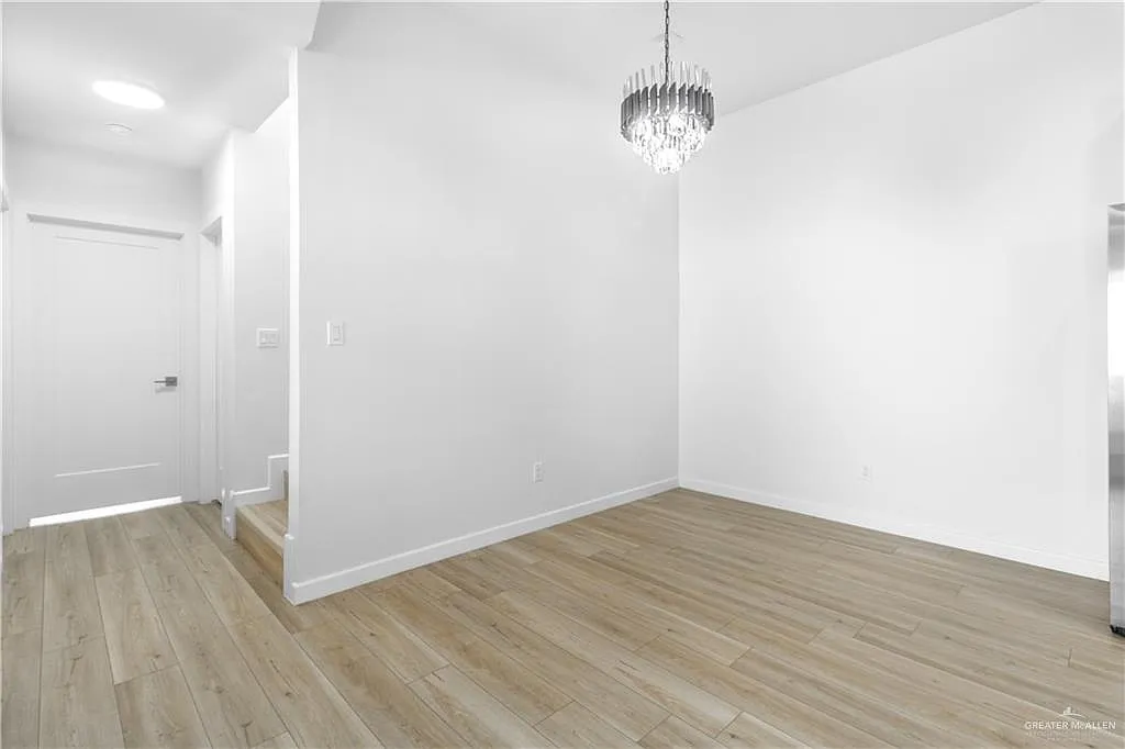 Building Photo - 2709 W Kerria Ave