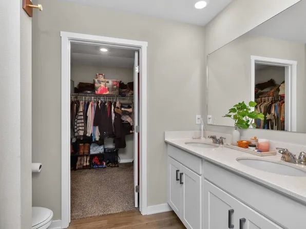 2843 E 50th Ct, Des Moines, IA 50317