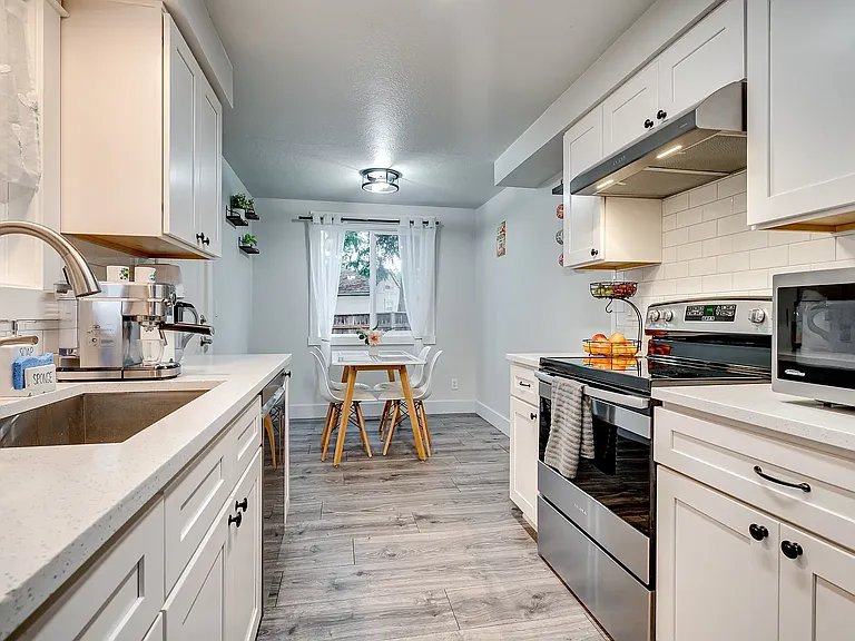 1307 SE 61st Pl — Photo 5