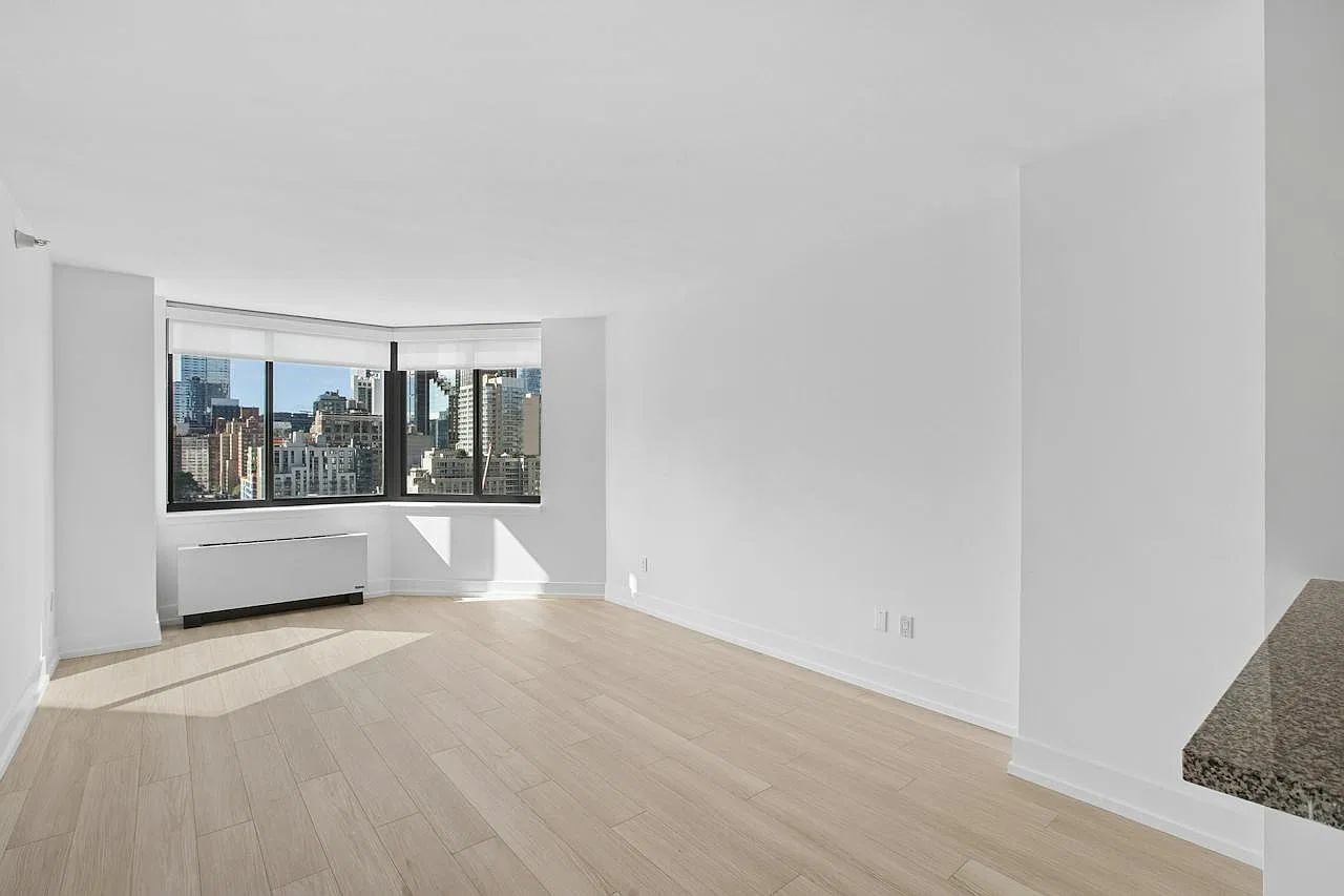420 W 42nd St — Photo 1