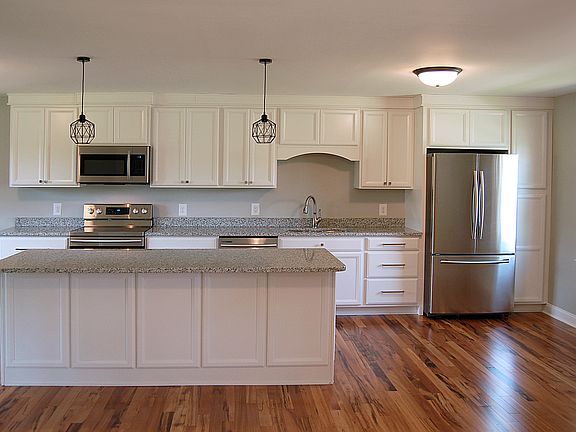 5th image of 1702 N Hills Dr