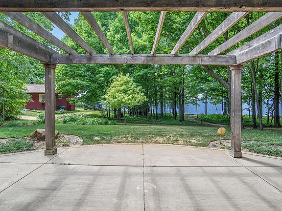 5th image of 1150 Orchard Lake Dr