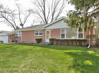 3103 Greenbriar Dr, Glenview, IL 60025