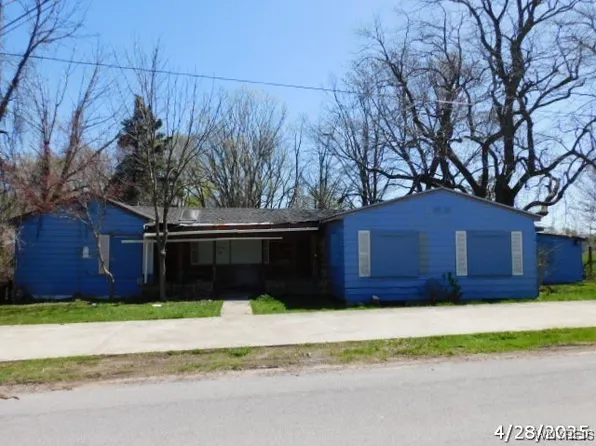130 Point Dr N, Dunkirk, NY 14048