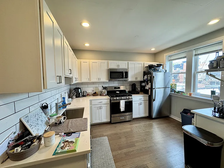 2022 W Division St #2B — Photo 4