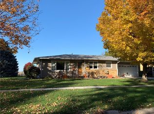 613 Long Lane Dr, Knoxville, IA 50138