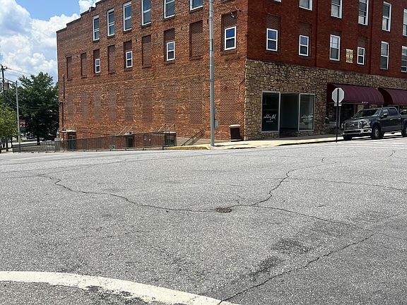 3rd image of 301 10th St