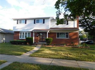 8340 Sunburst St, Center Line, MI 48015