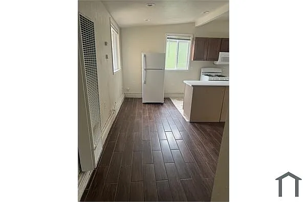 Building Photo - 2418 Market St #C
