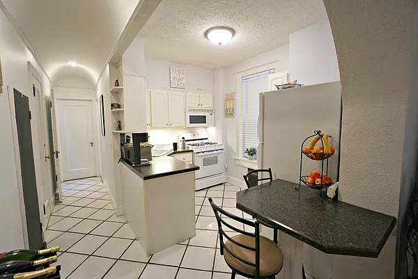 Sold by Anna Pinto Realty | media 6