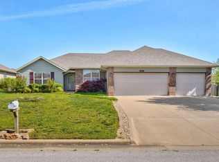 3939 W Tall Pine Ct, Springfield, MO 65810