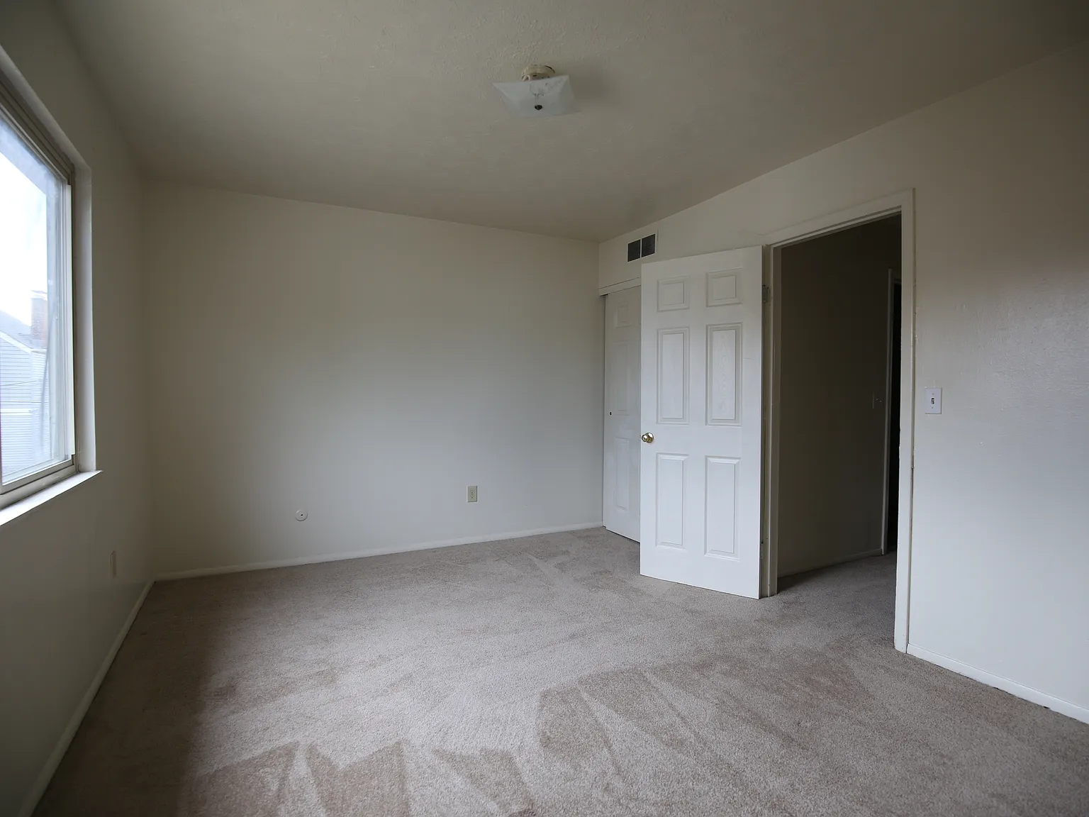 2 bed, $950 — Photo 3