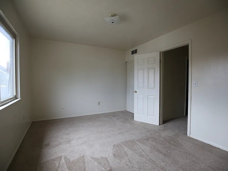 343 13th Ave — Photo 3