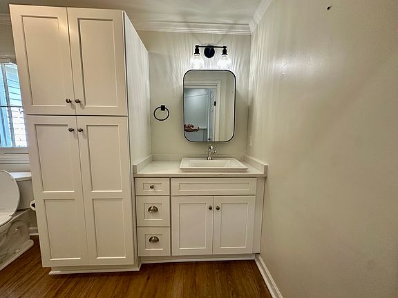 4th image of 632 Arlington Pl APT 1