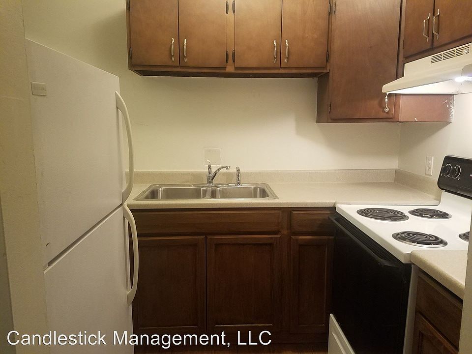 2nd image of 1111 SW Fillmore St APT 8
