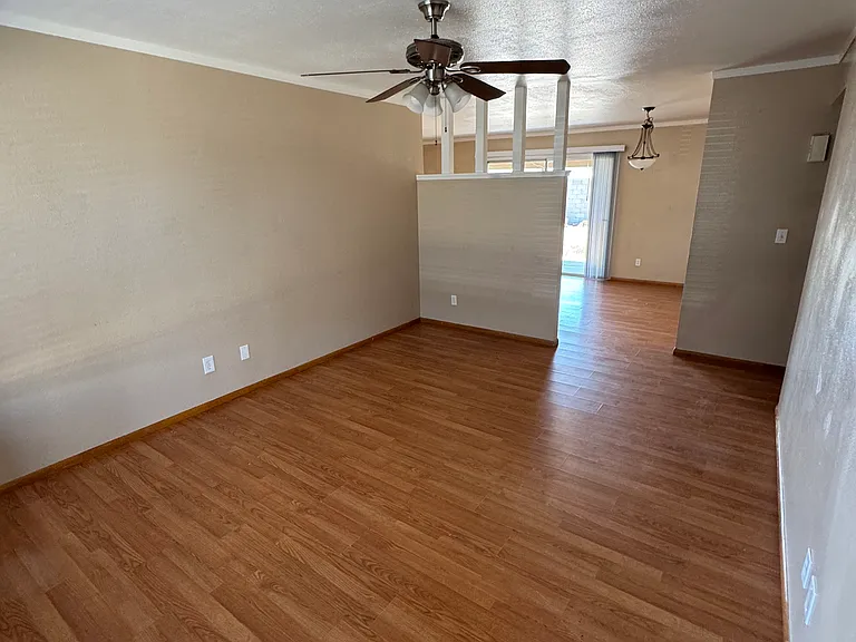 10826 N 48th Ave — Photo 5