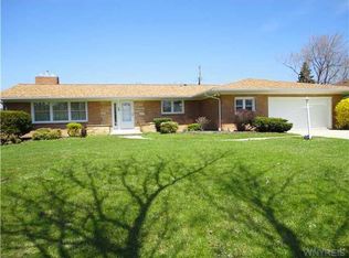 30 Halladay Ln, Tonawanda, NY 14150